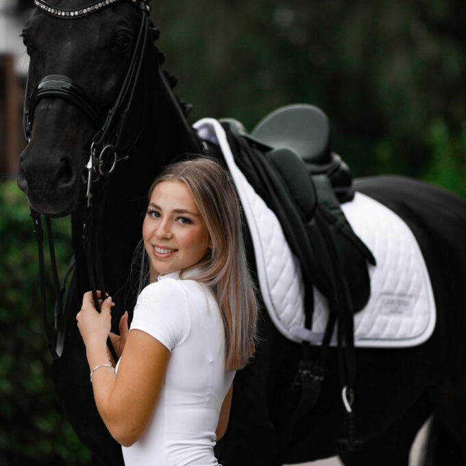 CALUNA-und-CASHELLY-DR-WHITE-QUADRAT