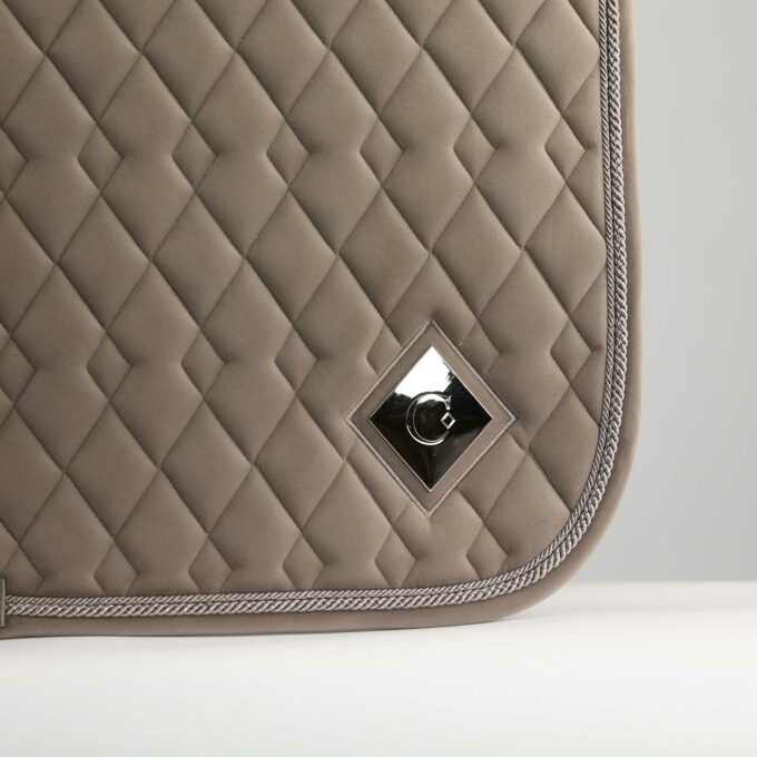 CAVELLY-WALNUT-C-DETAIL