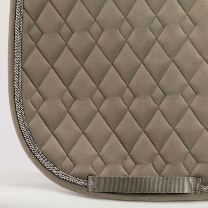 CAVELLY-WALNUT-DETAIL