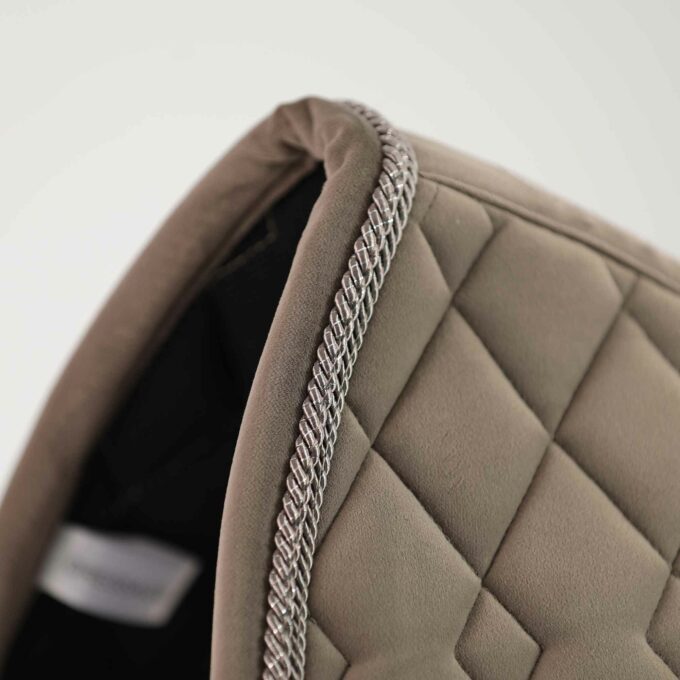 CAVELLY-WALNUT-DETAIL4